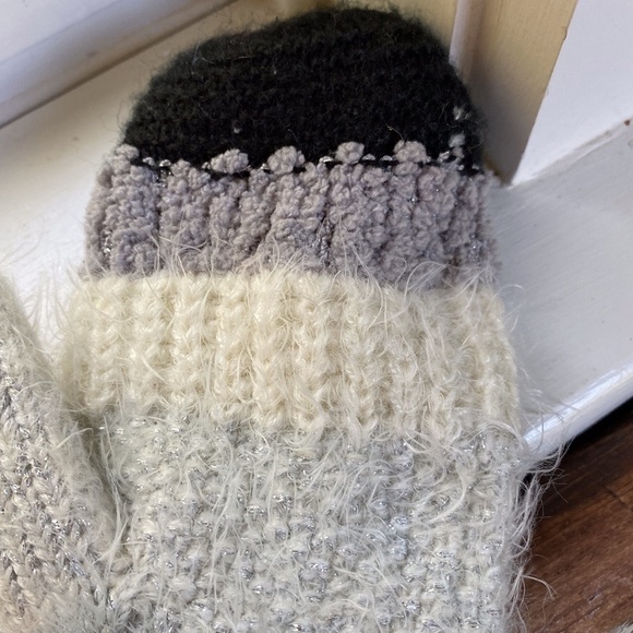 Anthropologie Fleece Lined Fuzzy Mittens - Picture 3 of 5